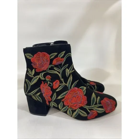 Comfortview Women's Sidney Bootie Embroidered Red Roses Black Velour Sz 7.5 Wide - Picture 6 of 14